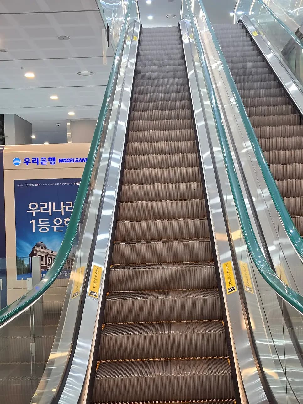 시설 바닥청소 현장 사진