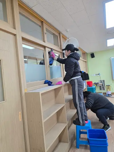 용인 학교청소 관공서 위생도 책임지는 현장 사진